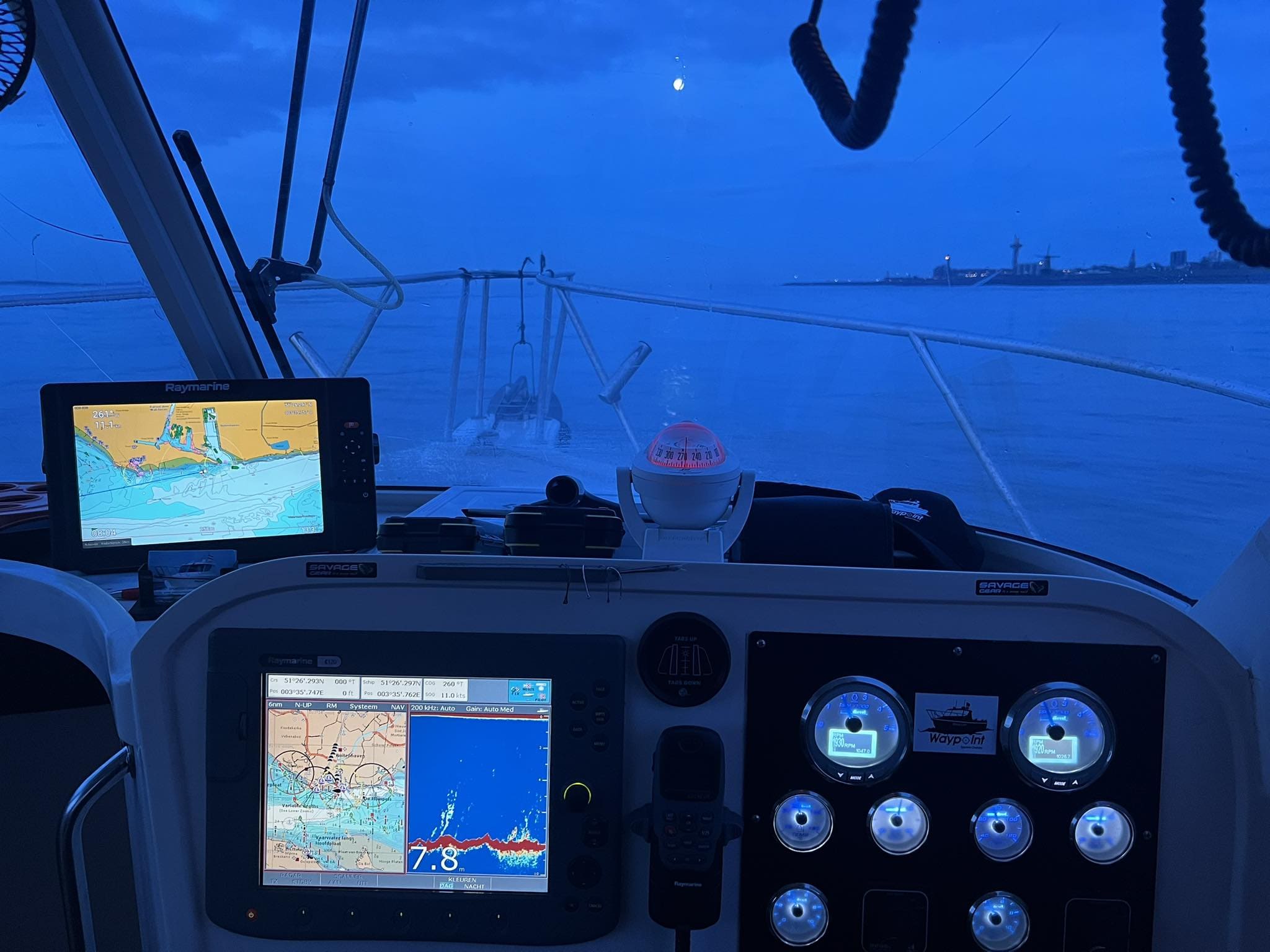 Waypoint sportvissen de boot binnenin